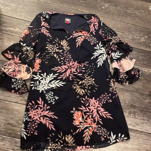 VINCE CAMUTO FULLY LINED RUFFLE SLEEVED DRESS - Picture 1 of 4